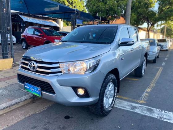 TOYOTA HILUX 2.7 SRV 4X2 CD 16V FLEX 4P AUTOMÁTICO TOYOTA HILUX 2.7 SRV 4X2 CD 16V FLEX 4P AUTOMÁTICO